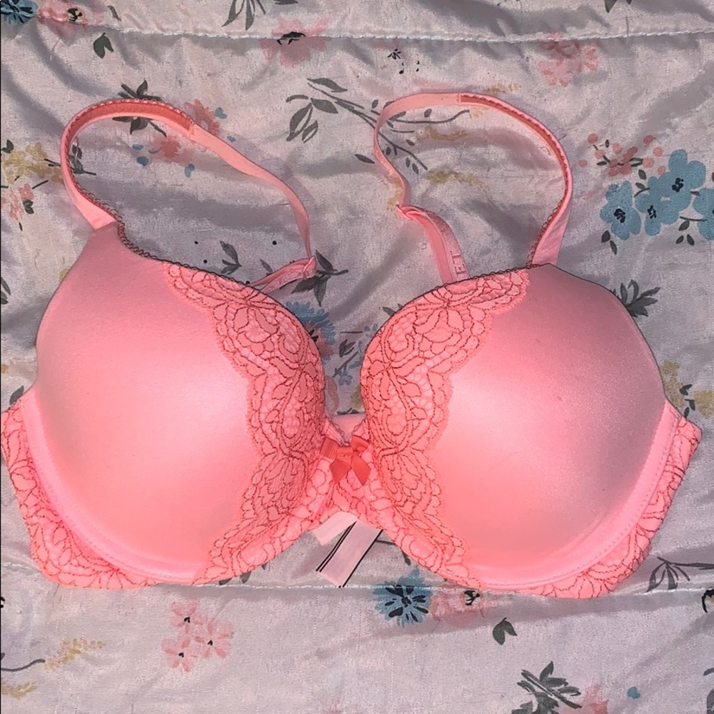NWOT Victoria’s Secret Bra 34D